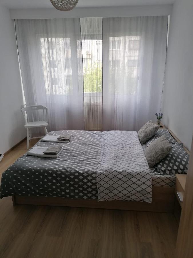 Appartamento Apartament Alexia Orşova Esterno foto